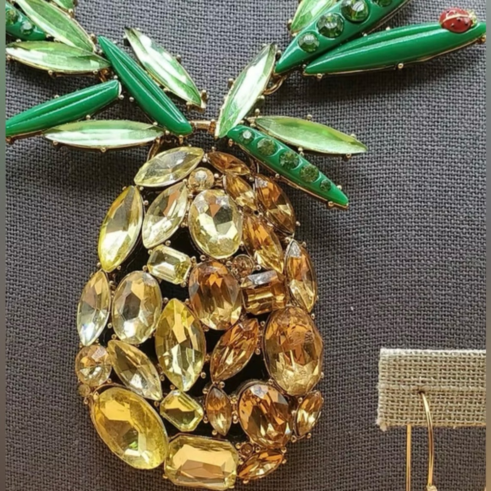 BETSEY JOHNSON Limited Edition RARE Oversized Pineapple Necklace & Earrings NWT - Picture 7 of 16